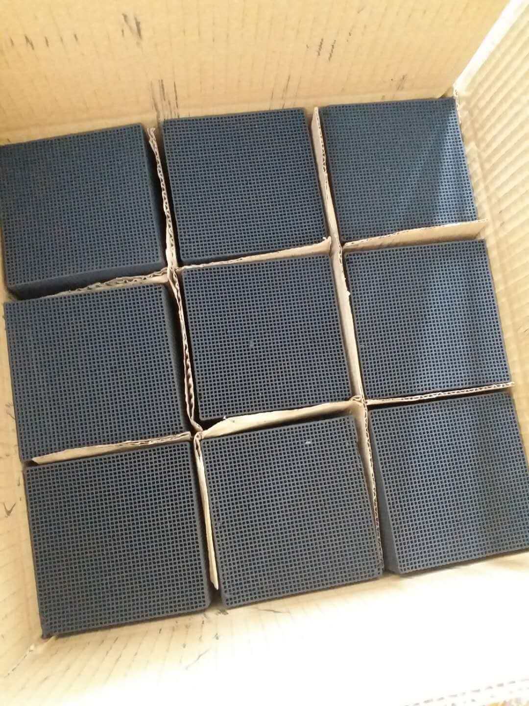 <a href=http://wd888.cn/fwzhxt/ target=_blank class=infotextkey>蜂窩活性炭</a>一箱展示